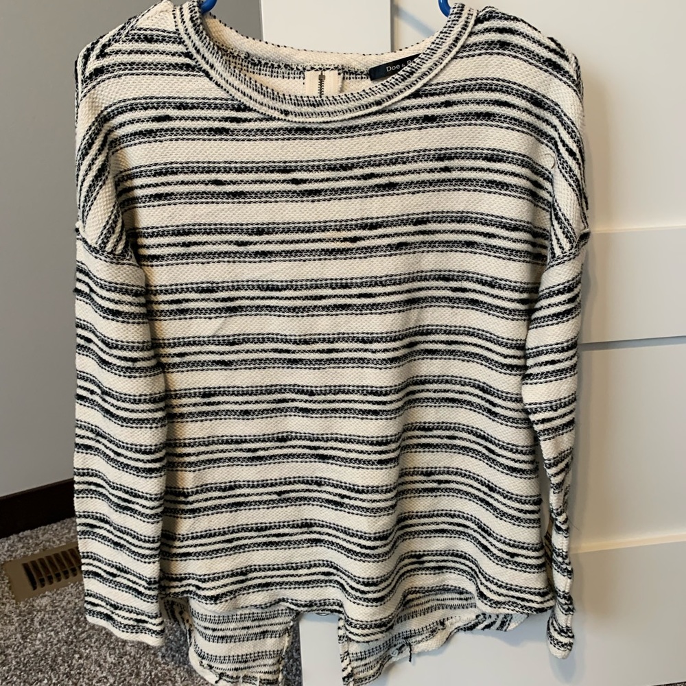 Long sleeve shirt, cute zip up in back